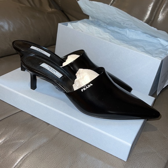 Prada Logo Pointed Mule - Color: Black, Size: 39.5 - Picture 5 of 5
